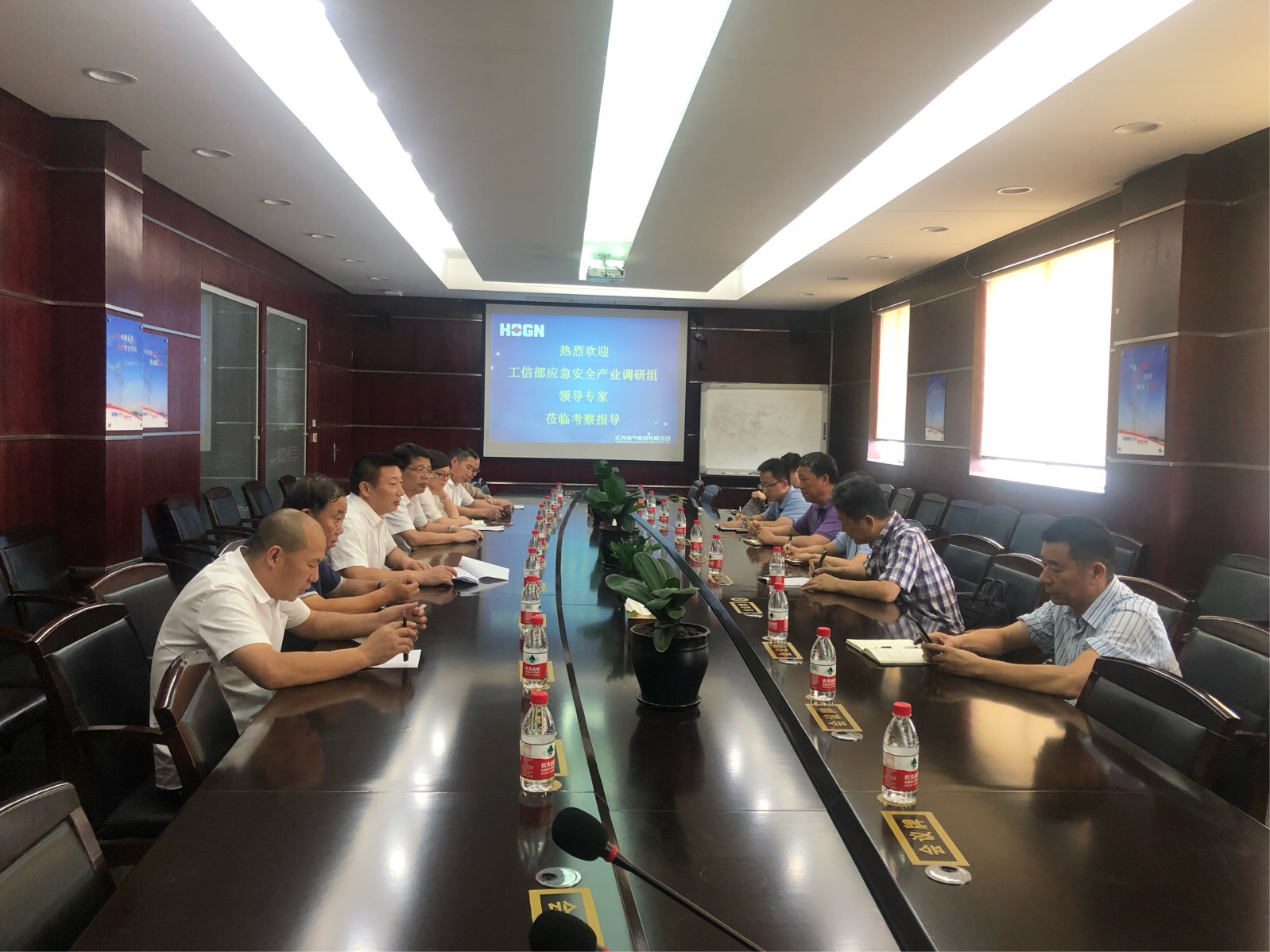 工信部应急清静工业生长战略调研组走进百乐博电气集团